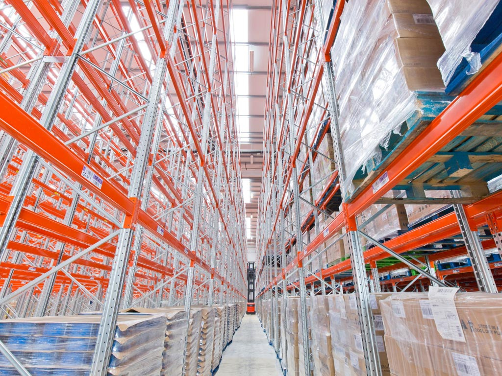 Advantages and Disadvantages of Narrow Aisle Pallet Racking